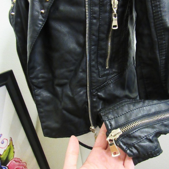 F21 STUDDED MOTO JACKET - FAUX LEATHER - Picture 5 of 8